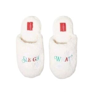 NWT. WONDERSHOP Women’s Sleigh What? Slippers